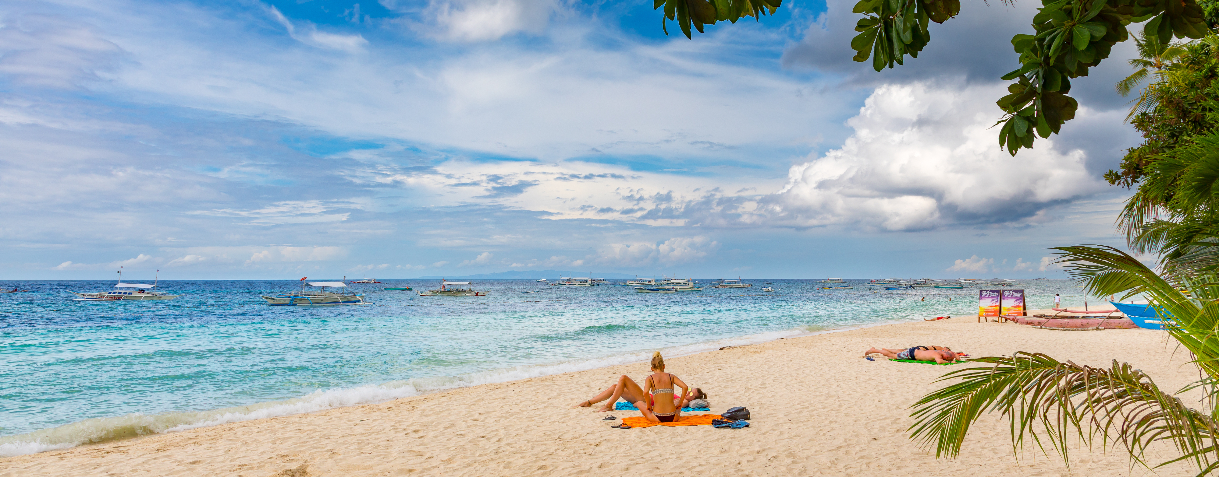 台北→宿霧→菲式烤乳豬→搭船前往薄荷島→蜜蜂農場晚餐→夜遊小長灘