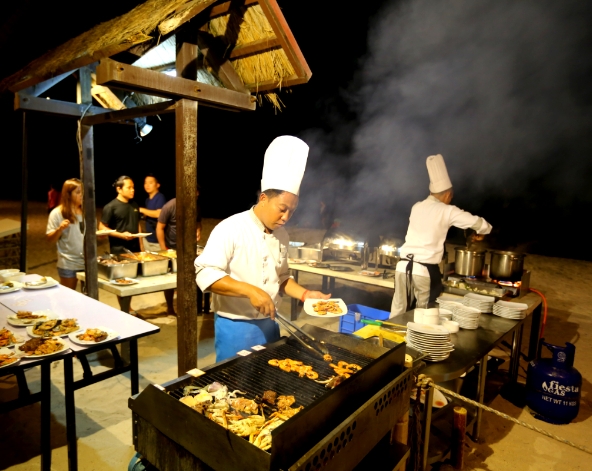 海豚遊蹤→巴里卡薩島大斷層 Balicasag Island浮潛→蜜蜂農場(Alona Beach)→酒店內自由活動→海藍酒店內自助晚餐