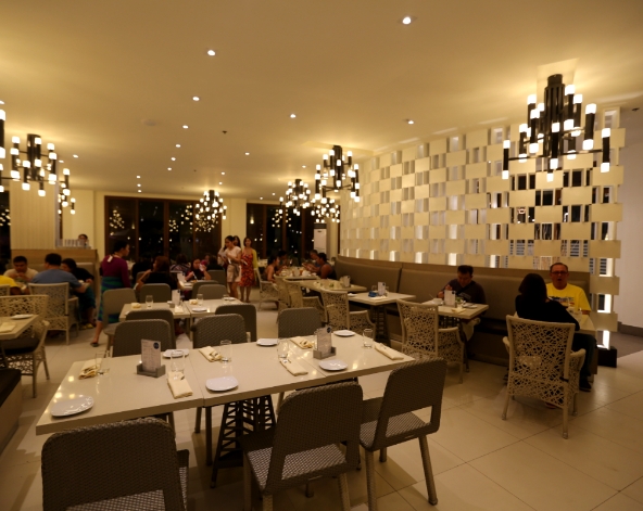 海豚遊蹤→巴里卡薩島大斷層 Balicasag Island浮潛→蜜蜂農場(Alona Beach)→酒店內自由活動→海藍酒店內自助晚餐